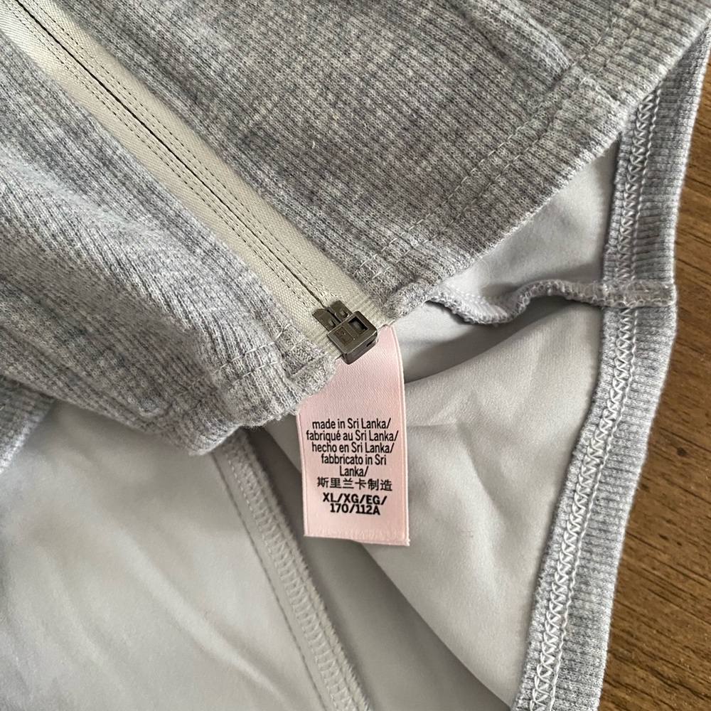 Victoria’s Secret Gray Zippered fleece corset top size XL - Picture 4 of 5